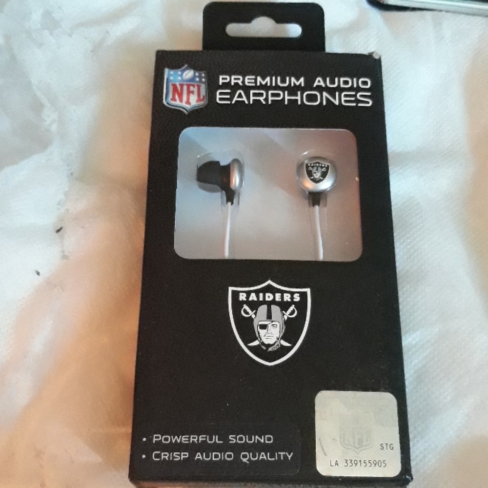 OFFICAL RAIDERS AUDIO EARPHONES NWOT